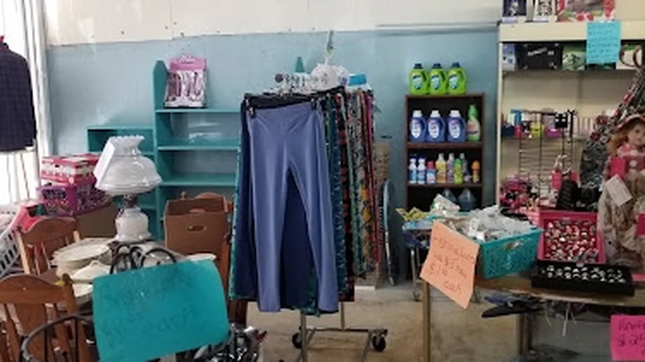 Consignment store in Clendenin, West Virginia: Pamala’s Gifts and Treasures
