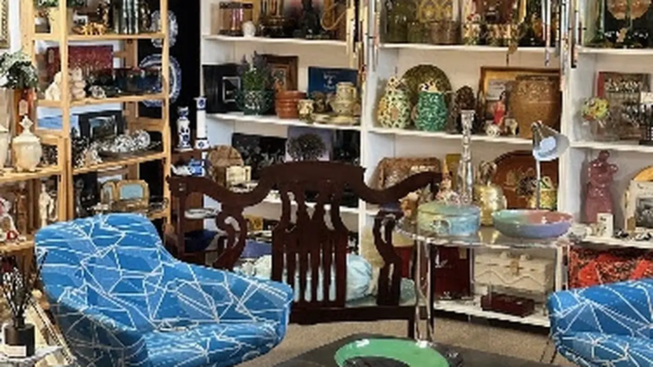 Consignment store in Rochester, New York: Panache Home
