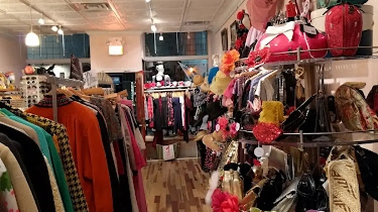 Consignment store in Sayville, New York: Paper Doll Vintage Boutique