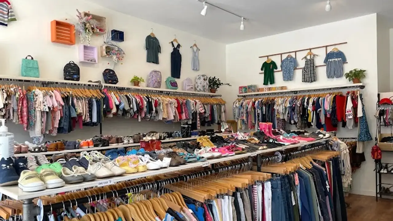 Consignment store in Brooklyn, New York: Parachute Brooklyn