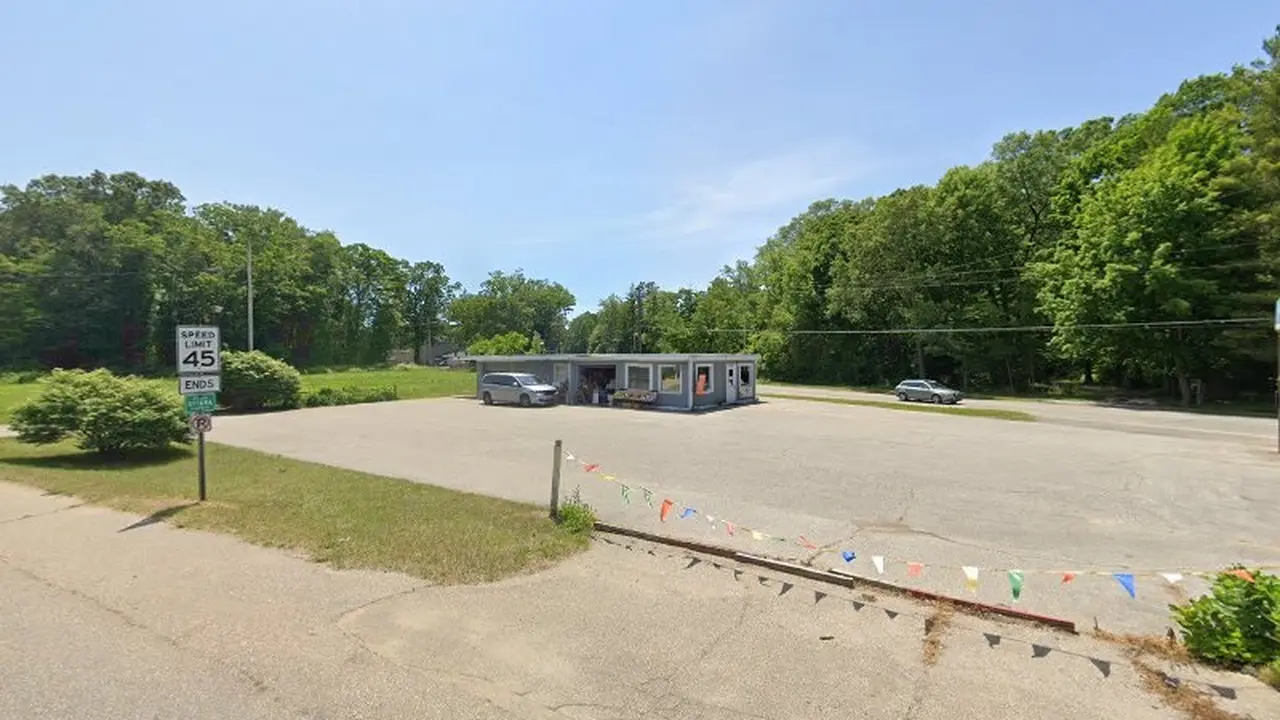 Consignment store in Spring Lake, Michigan: Past & Present Treasures