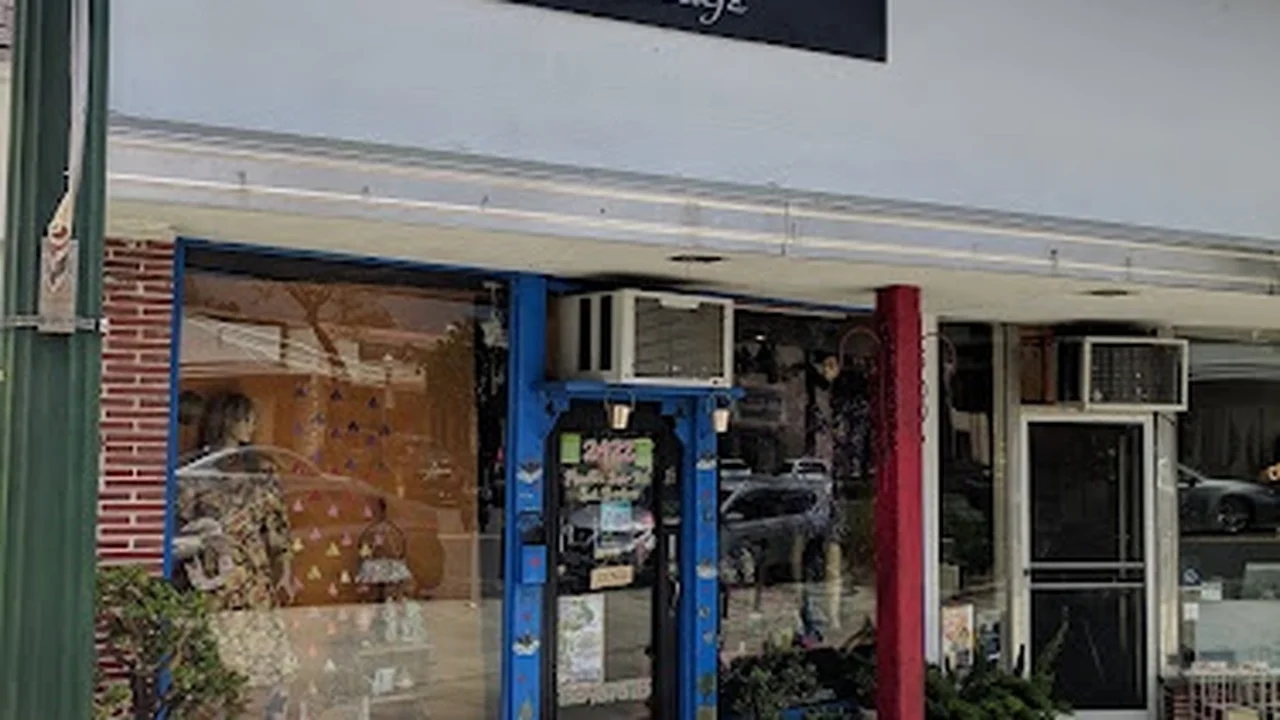 Consignment store in Montrose, California: Pattye's Closet