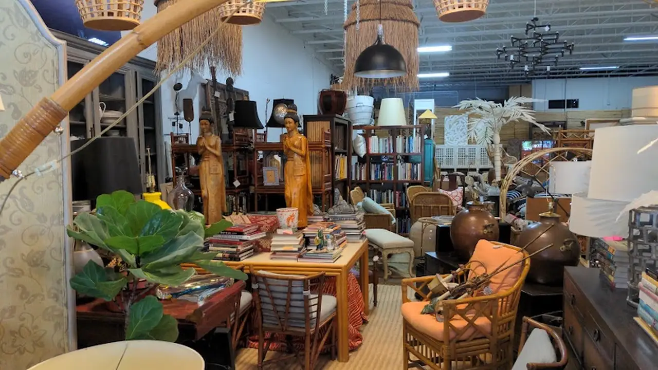 Consignment store in West Palm Beach, Florida: Paula Roemer Antiques