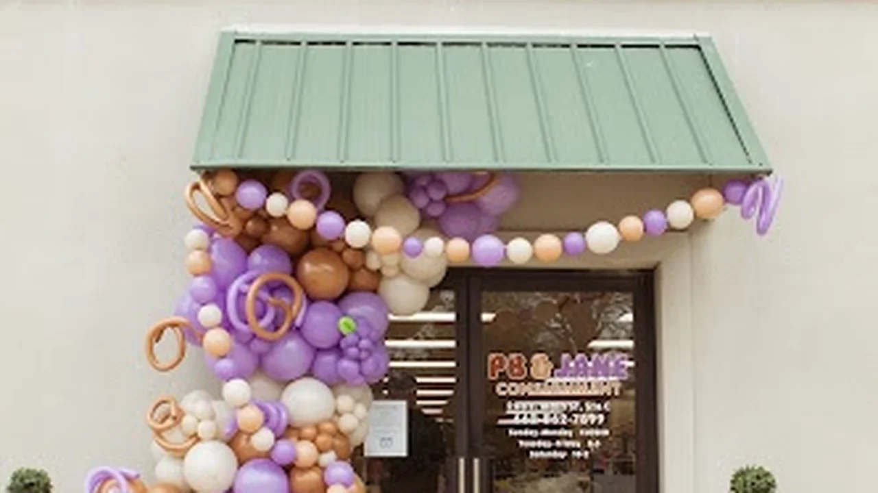Consignment store in Fulton, Mississippi: PB&Jane Consignment