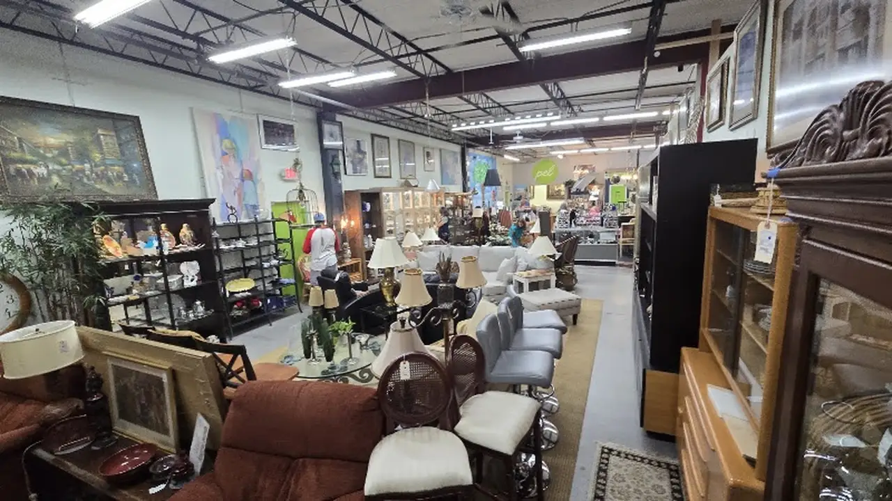Consignment store in Sarasota, Florida: PEL Consignments
