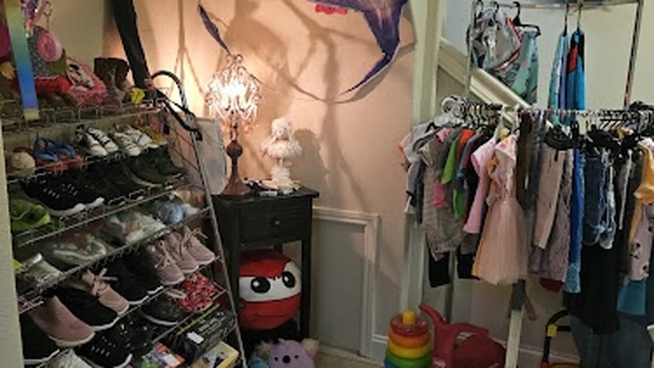 Consignment store in Bertram, Texas: Pennie's on the Dollar