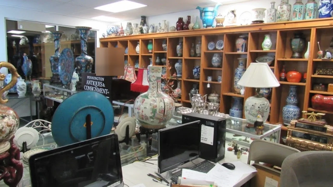 Consignment store in Bordentown, New Jersey: Pennington Antiques & Consignment