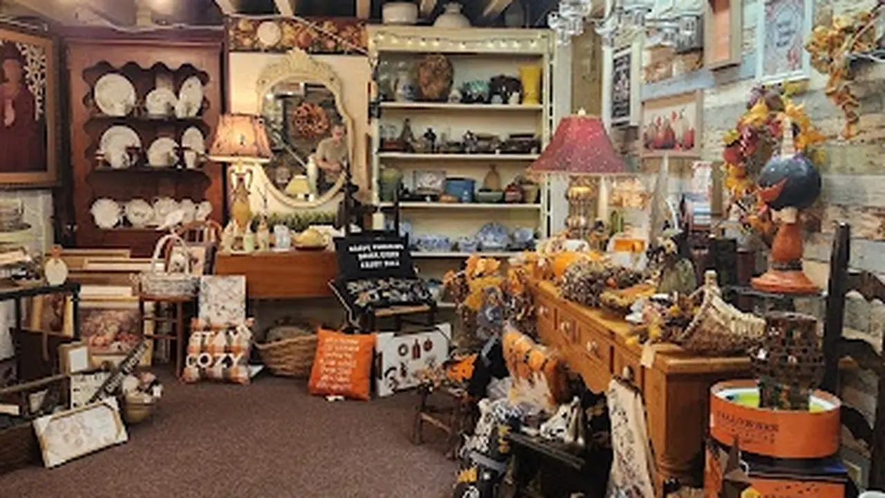 Consignment store in Greenwich, New York: Penny Wise Shoppe