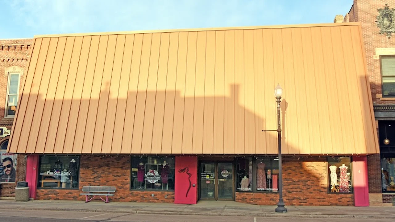 Consignment store in Zumbrota, Minnesota: Phenomenal Woman Consignment Shop