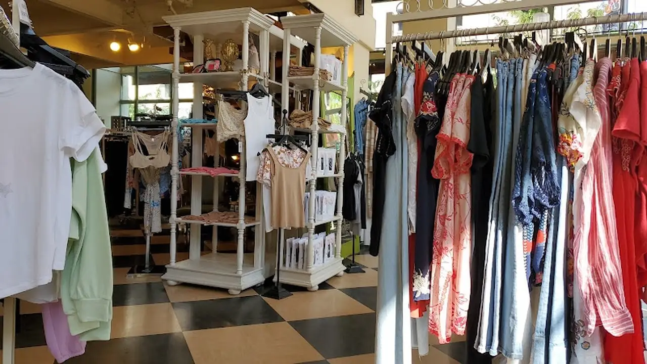 Consignment store in Boise, Idaho: Piece Unique Clothing Co. & Shoez