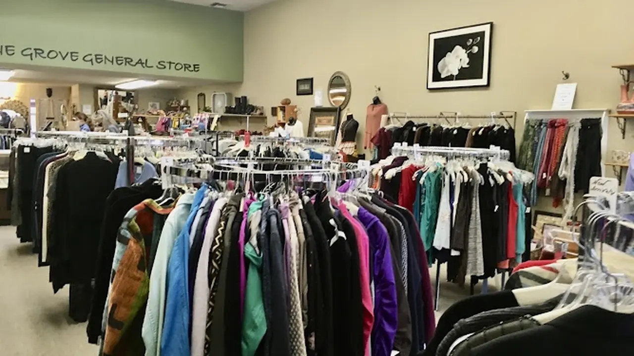 Consignment store in Sebastopol, California: Pine Grove General Store