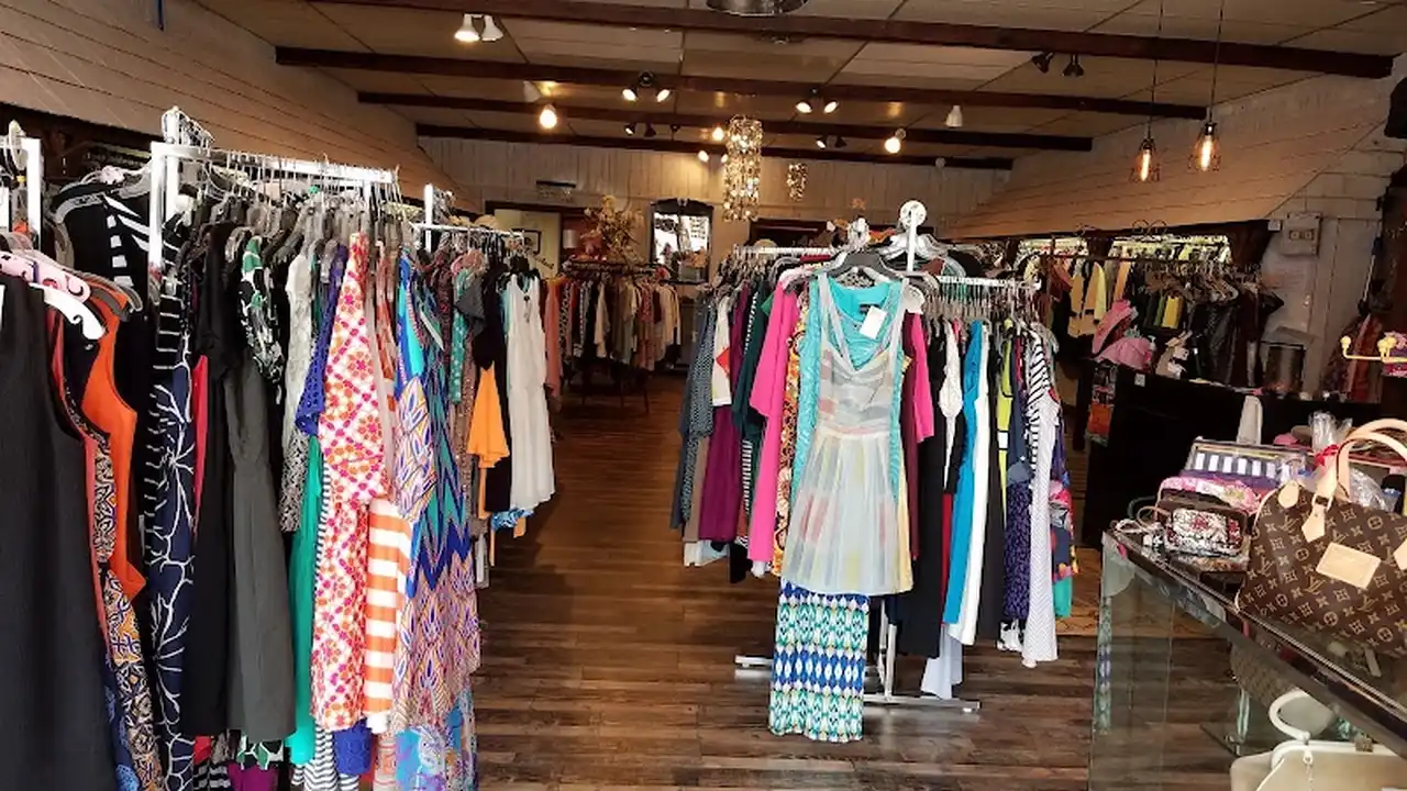 Consignment store in Bardstown, Kentucky: Pink Fine Consignments & Boutique