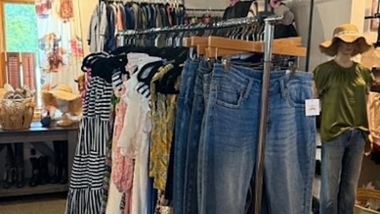 Consignment store in Holcombe, Wisconsin: Pink Highland Consignment & Boutique of Holcombe
