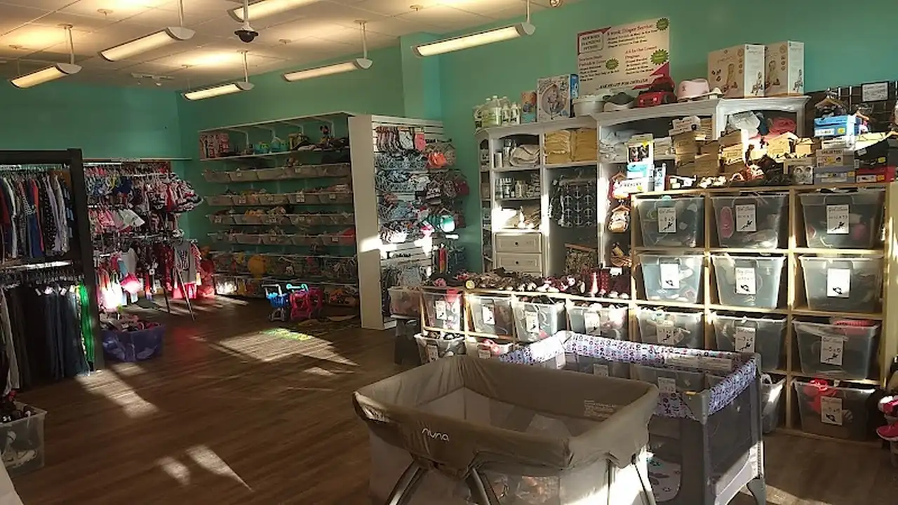 Consignment store in Omaha, Nebraska: Pirates & Pixies