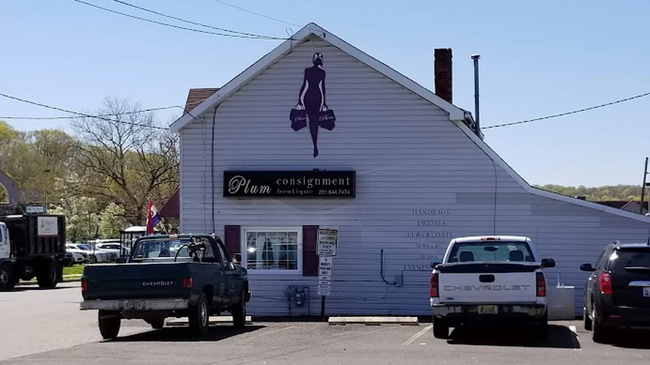 Consignment store in Oakland, New Jersey: Plum Consignment Boutique