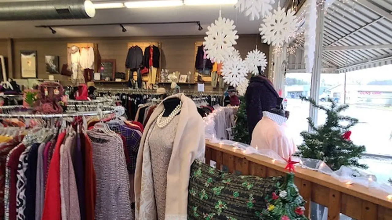 Consignment store in Waynesville, North Carolina: Pocketsaver Consignment & Retail