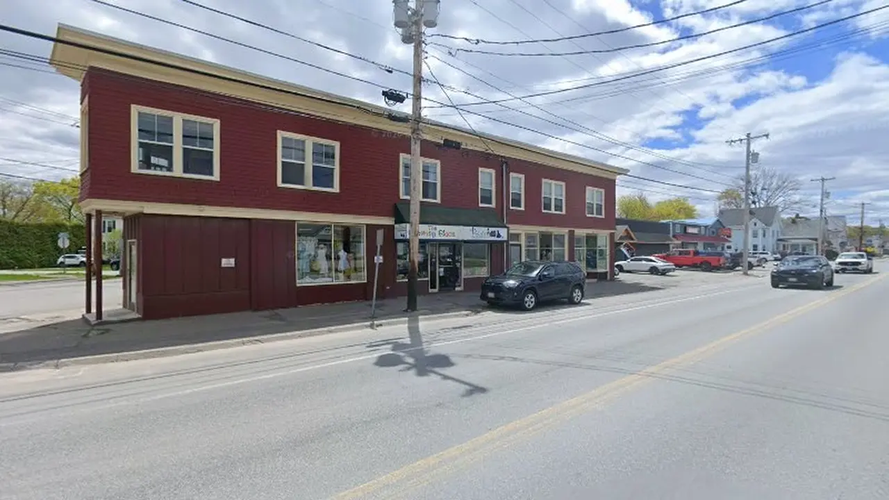 Consignment store in Bangor, Maine: Polish