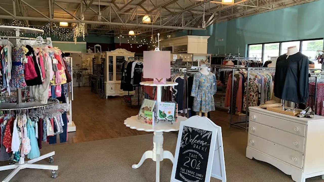 Consignment store in Guilderland, New York: Polkadots Consignment Shop
