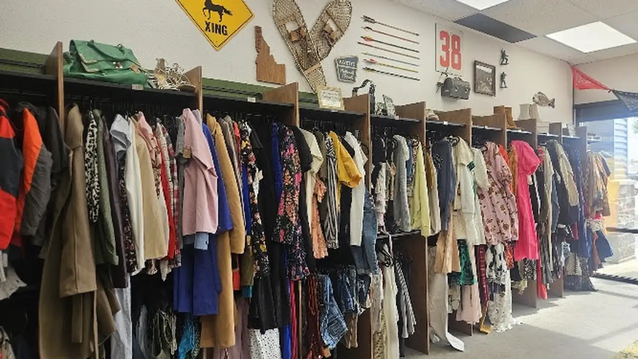 Consignment store in Boise, Idaho: Pop's Consignment Shop