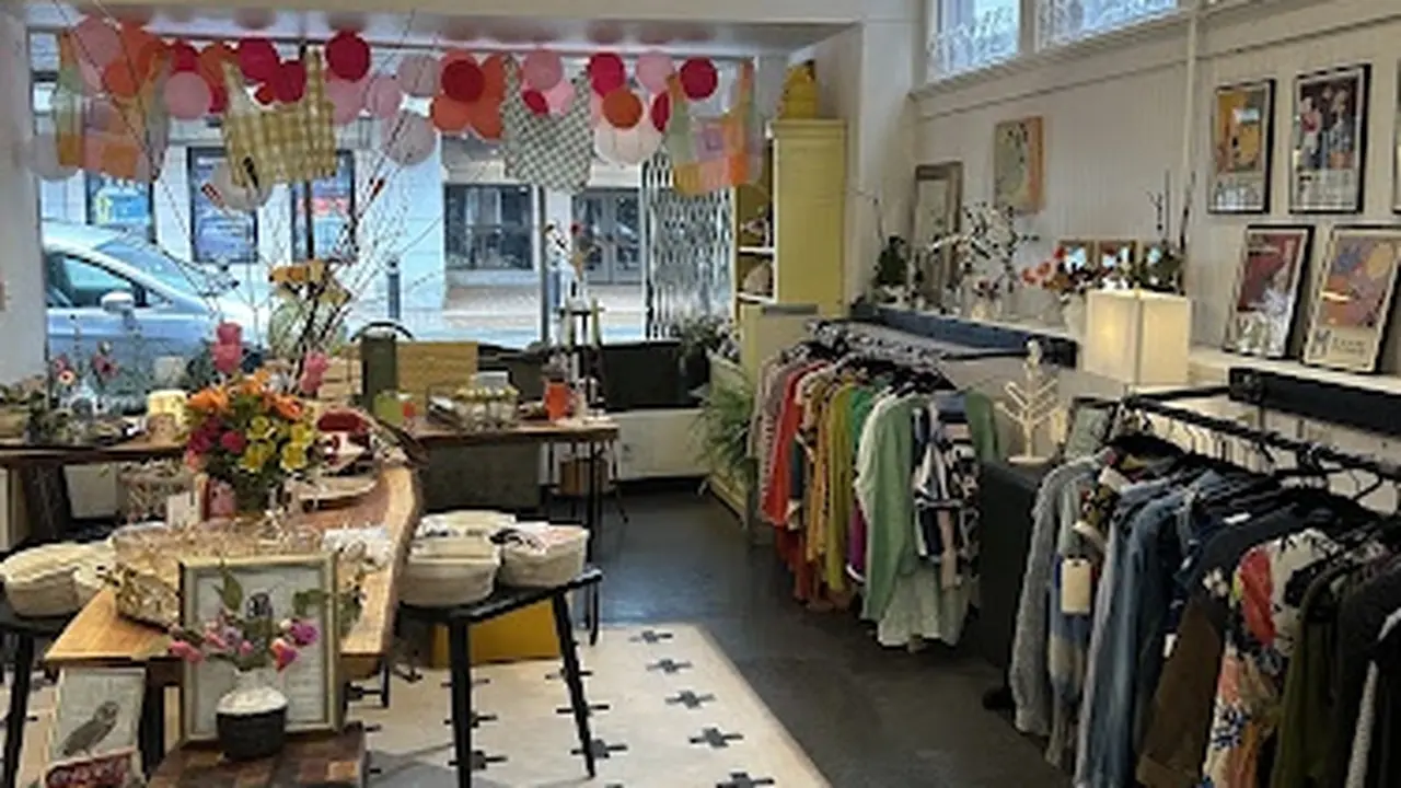 Consignment store in Olympia, Washington: Poppy Market