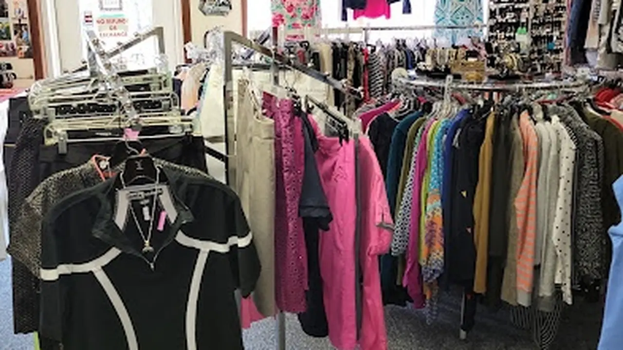 Consignment store in Fontana-on-Geneva Lake, Wisconsin: Posh Threads