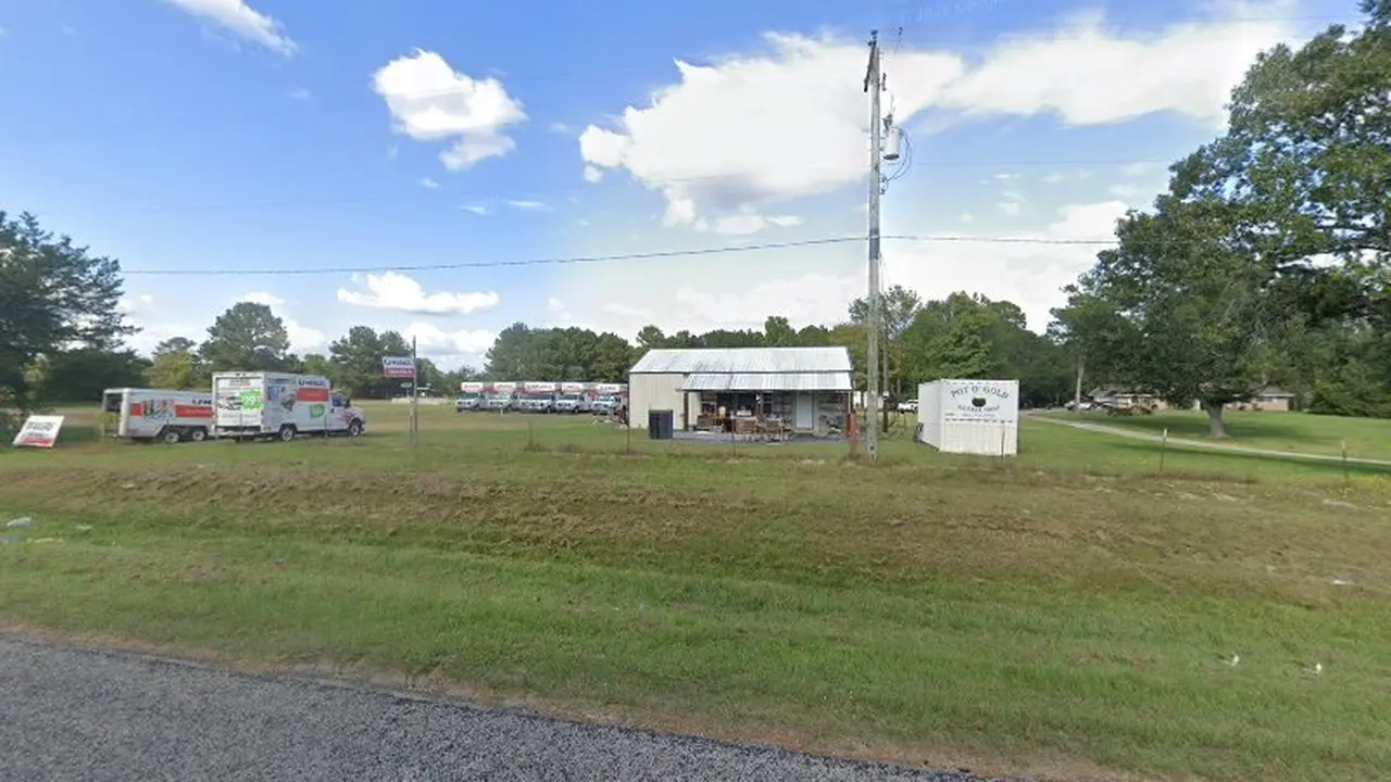 Consignment store in Carthage, Texas: Pot O Gold Resale Shop