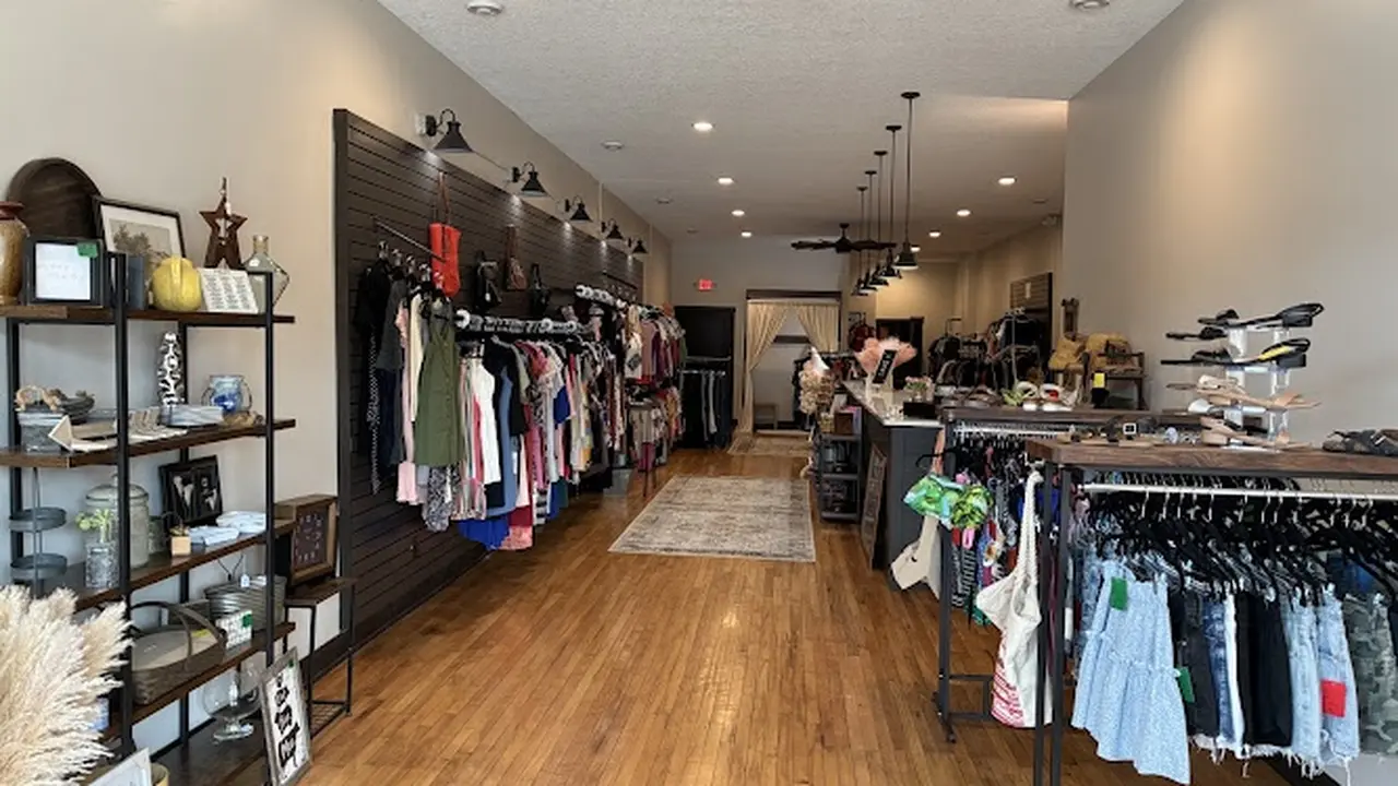 Consignment store in New Sharon, Iowa: Prairie Rose Boutique