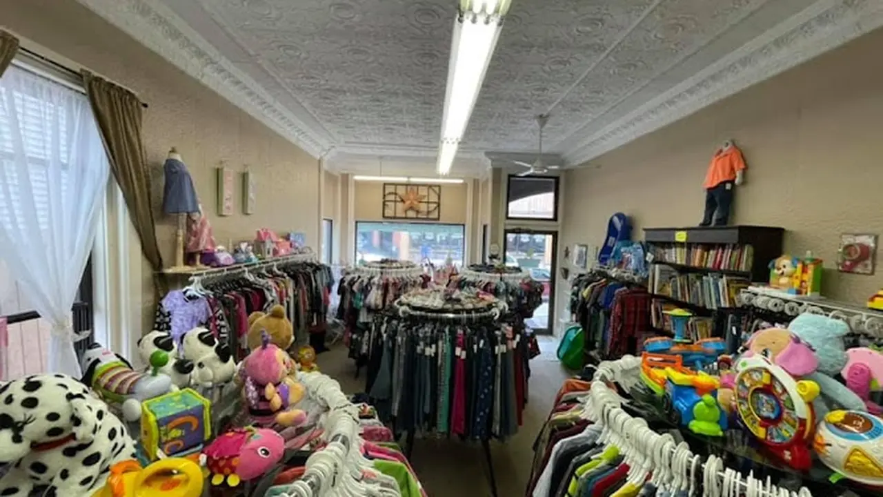 Consignment store in Berlin, New Hampshire: Precious Lil' Ones