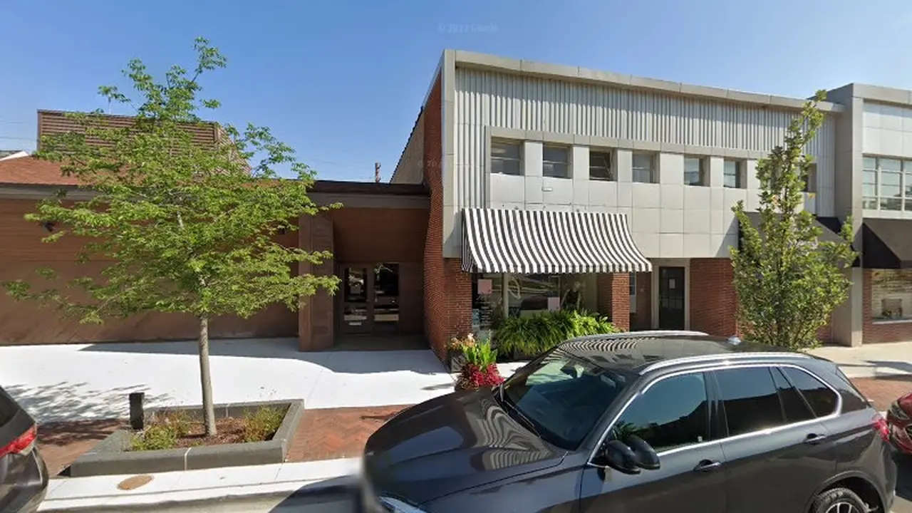 Consignment store in Glen Ellyn, Illinois: Pretty Pretty Preloved