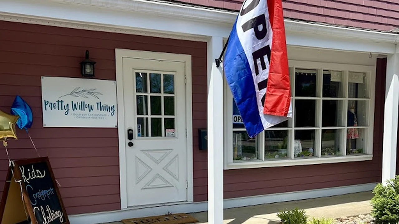 Consignment store in East Greenwich, Rhode Island: Pretty Willow Thing