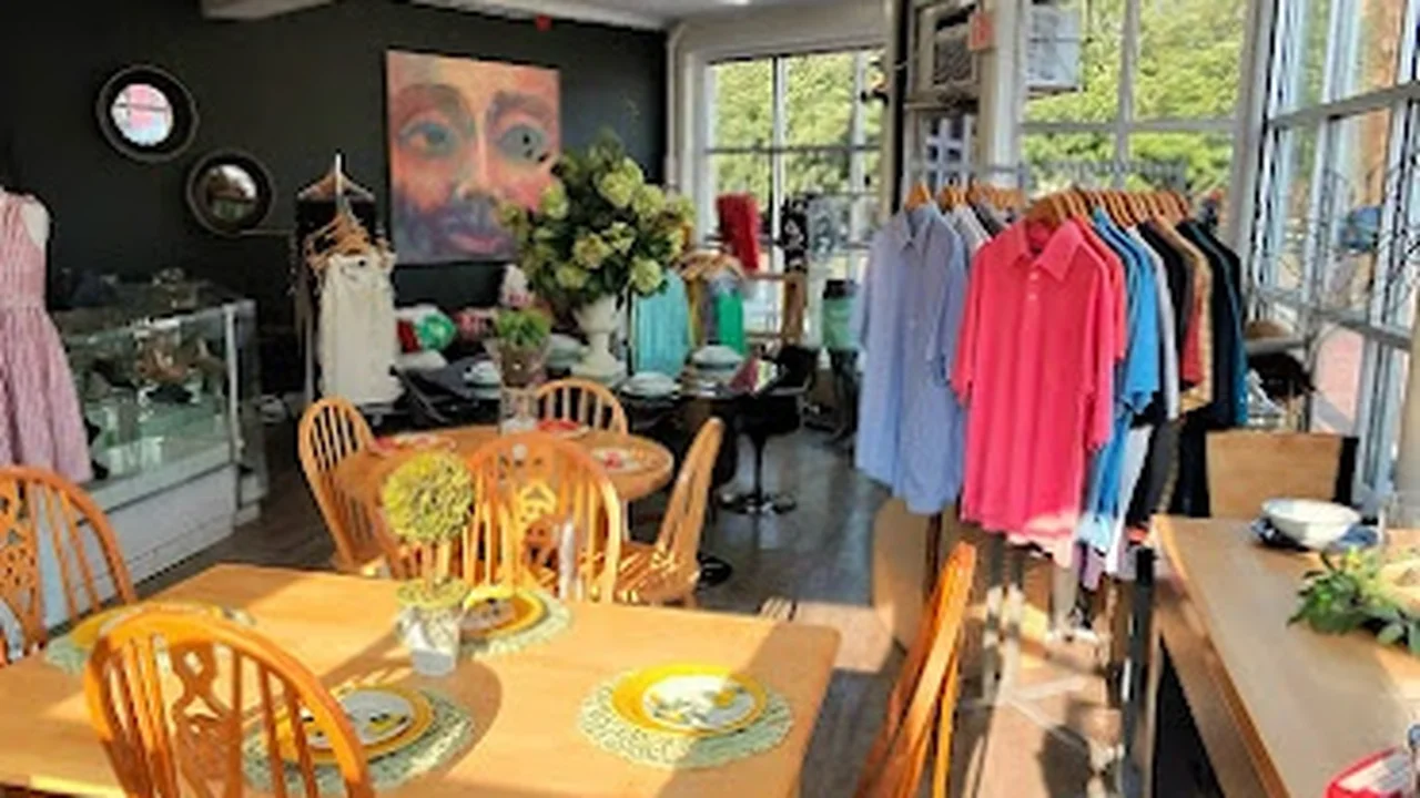 Consignment store in Cranston, Rhode Island: PS Royalty Consignment