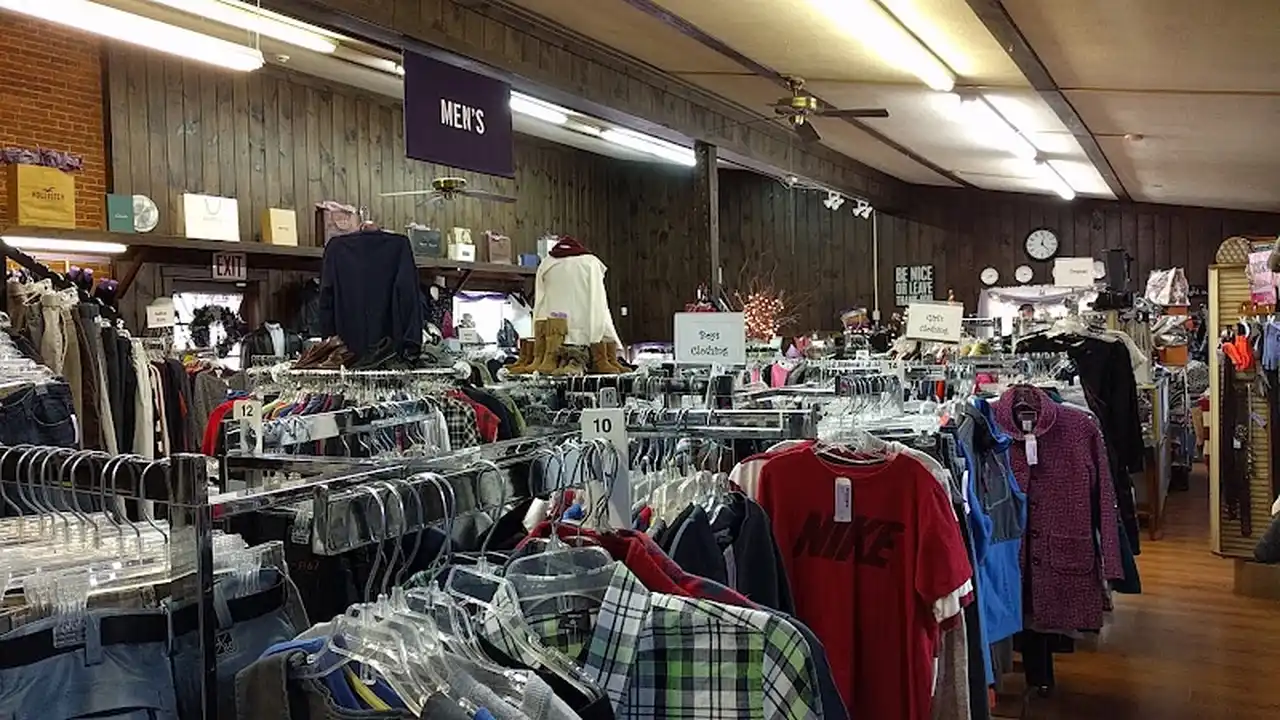 Consignment store in Lititz, Pennsylvania: Purple Turtle Consignment Boutique