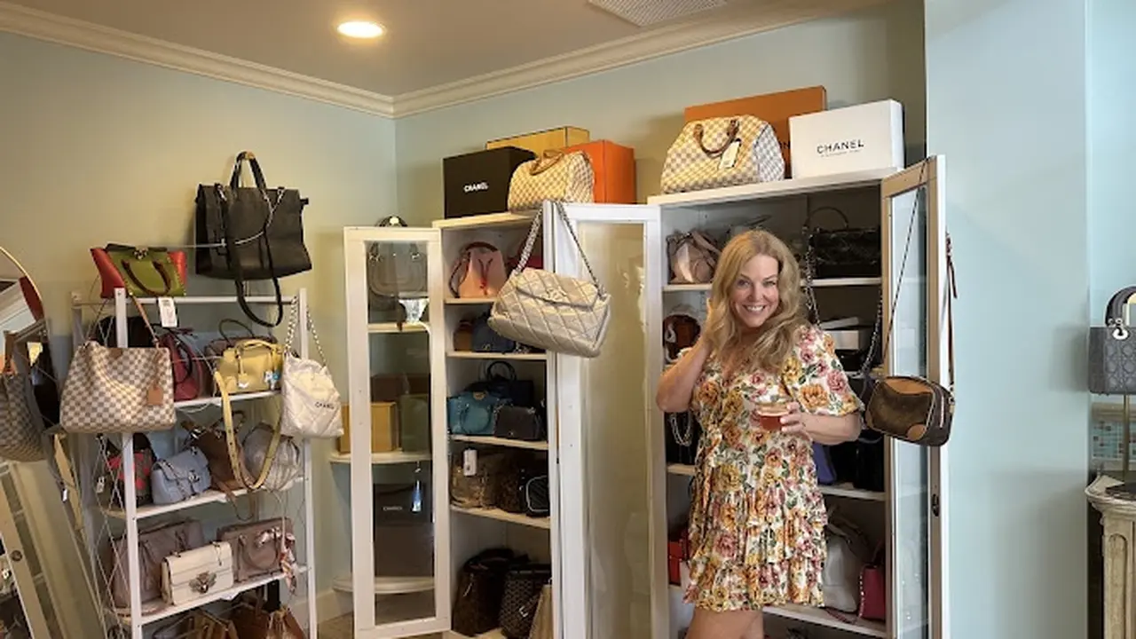 Consignment store in Marco Island, Florida: Purseonal Shopper