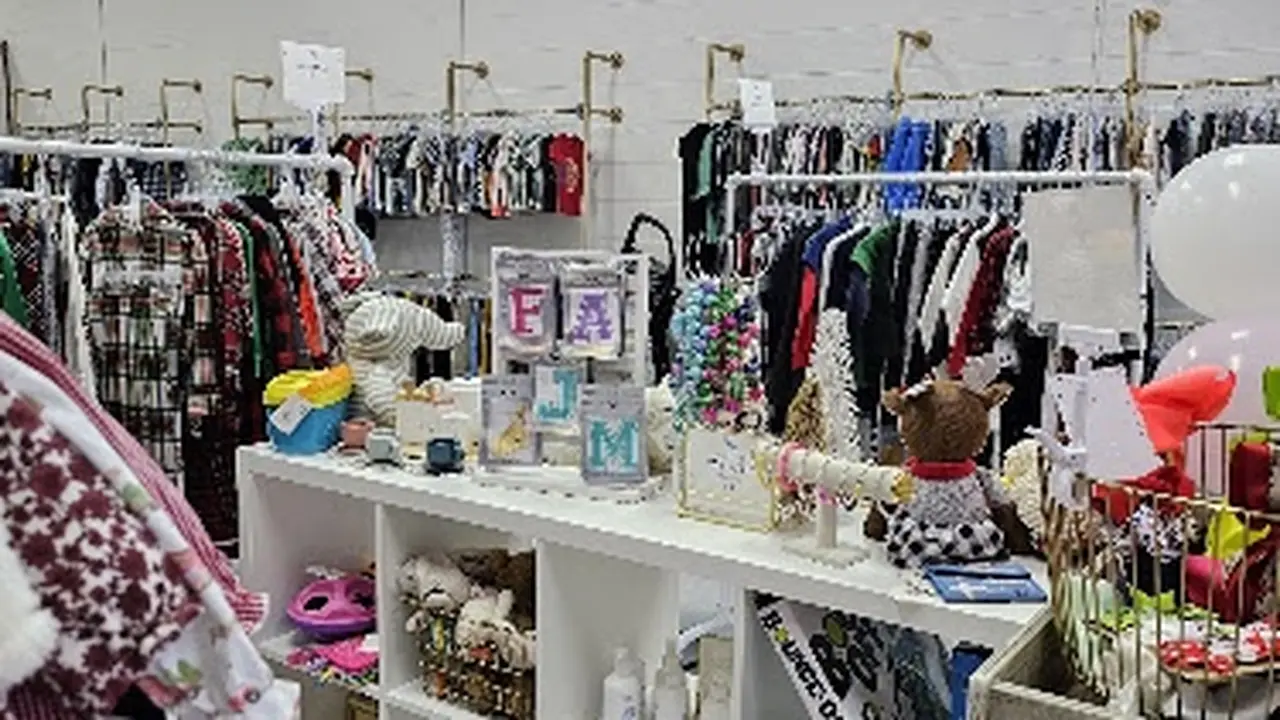 Consignment store in White House, Tennessee: Quinnderella's, LLC.