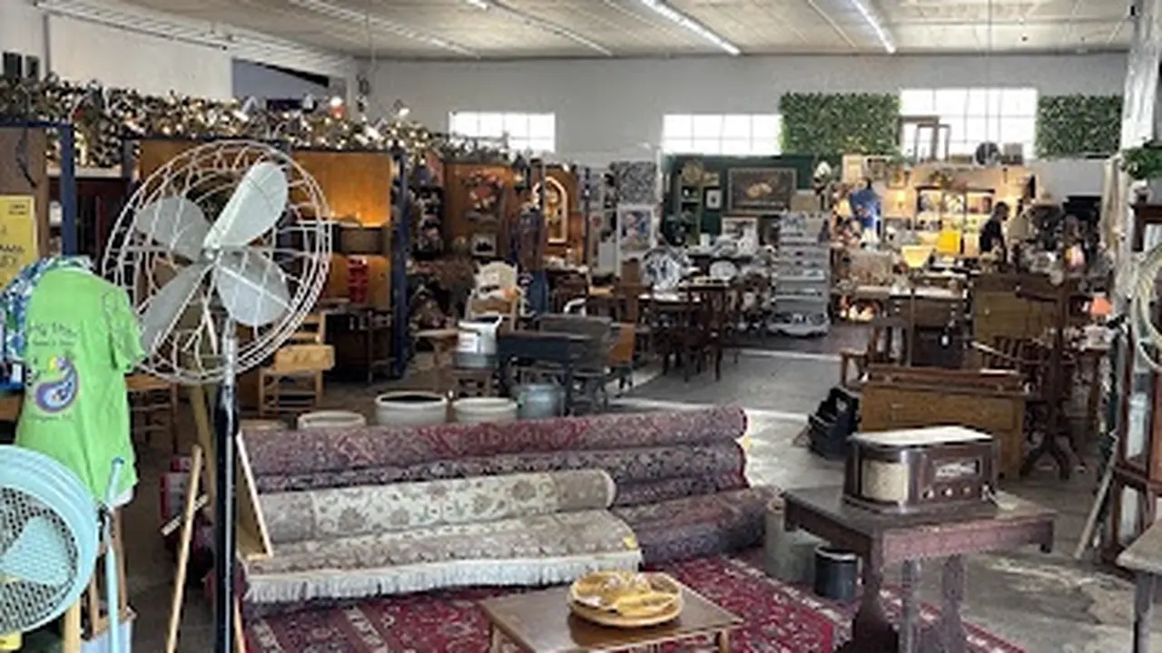 Consignment store in Springdale, Arkansas: Quirky Bird Flea Market and Consignment
