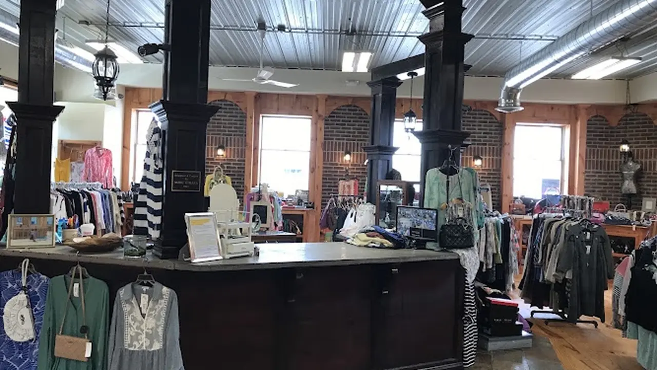 Consignment store in Litchfield, Connecticut: Rachel's Quality Consignment