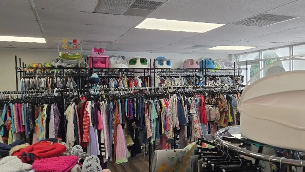 Consignment store in Lake City, Florida: Rainbow Hummingbird
