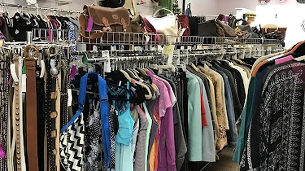 Consignment store in Haddonfield, New Jersey: Raks Thrift Avenue