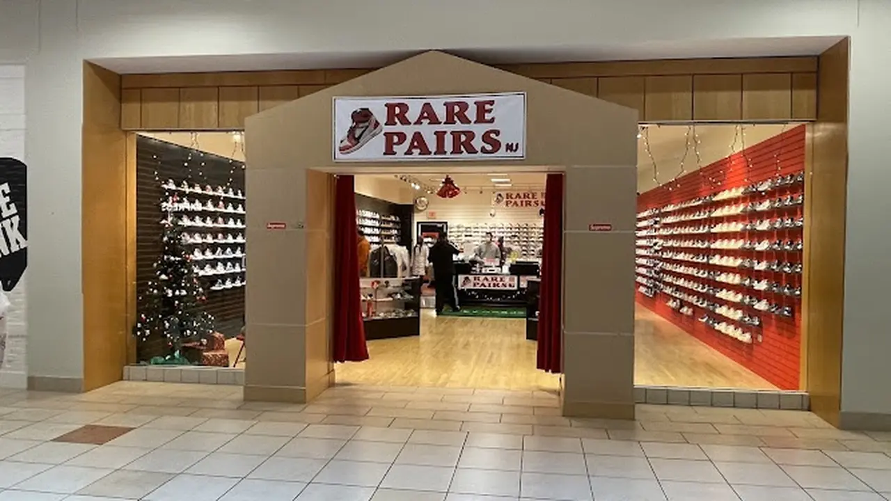 Consignment store in Mays Landing, New Jersey: Rare Pairs NJ