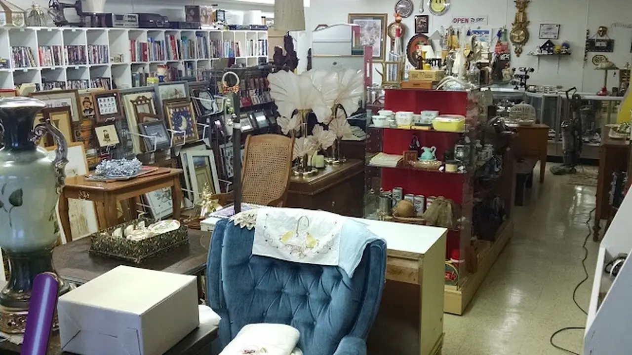 Consignment store in Cincinnati, Ohio: Ravens Nest Resale