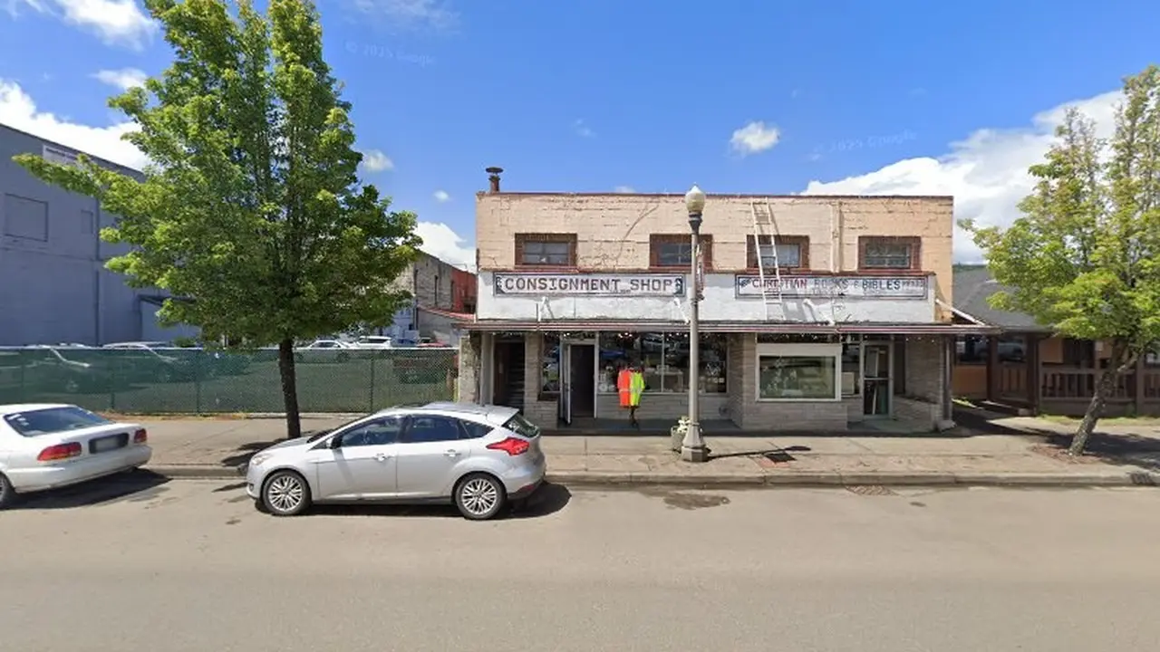 Consignment store in Raymond, Washington: Raymond Consignment Shop