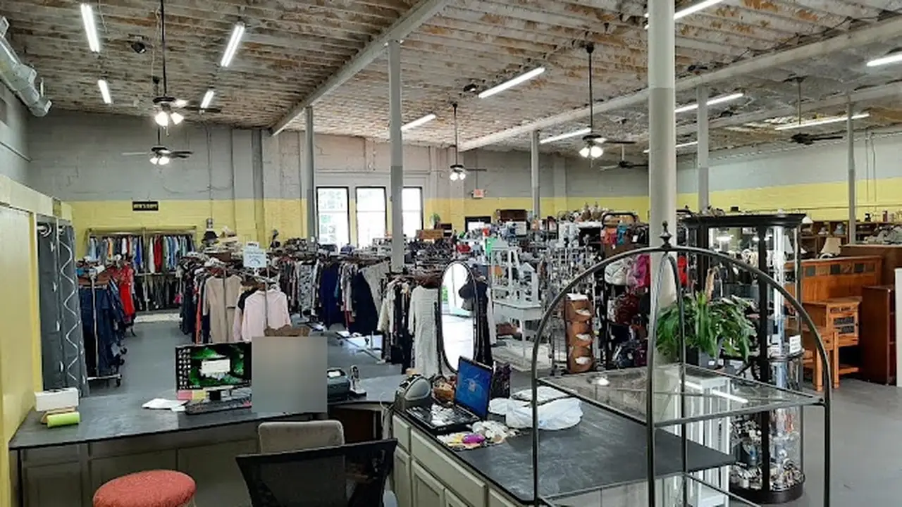 Consignment store in Purcellville, Virginia: Re-Love It Consignment Shoppe