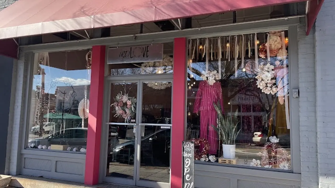 Consignment store in Monroe, Georgia: {RE}LOVE