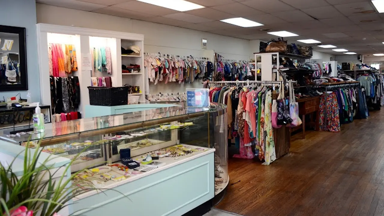 Consignment store in Fredericksburg, Virginia: Re-Run Shoppe