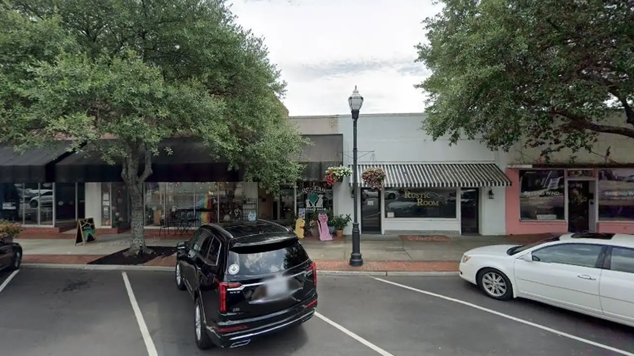 Consignment store in Hartsville, South Carolina: Re-Tail Therapy Resale