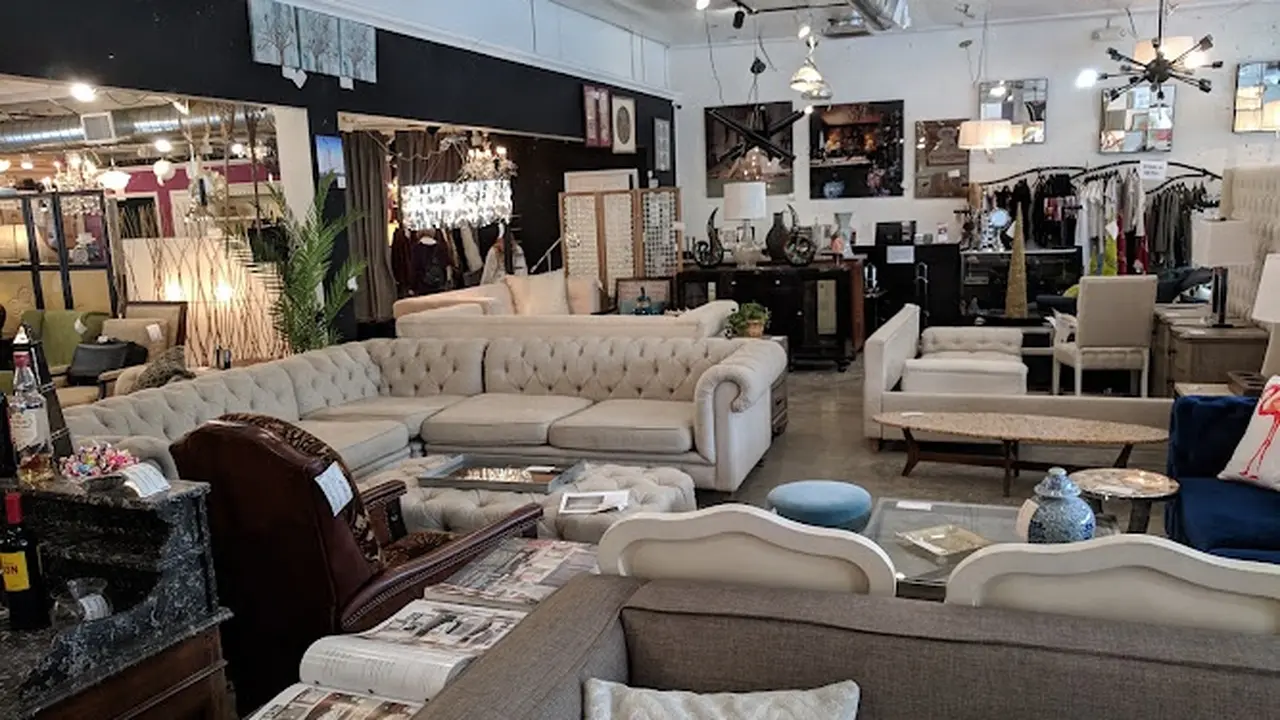 Consignment store in Woodland Hills, California: Rebound Consignment Furniture
