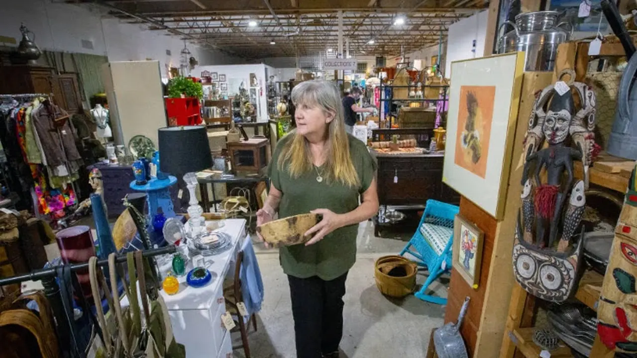 Consignment store in Sonoma, California: Reclaimed Antiques and Consignments