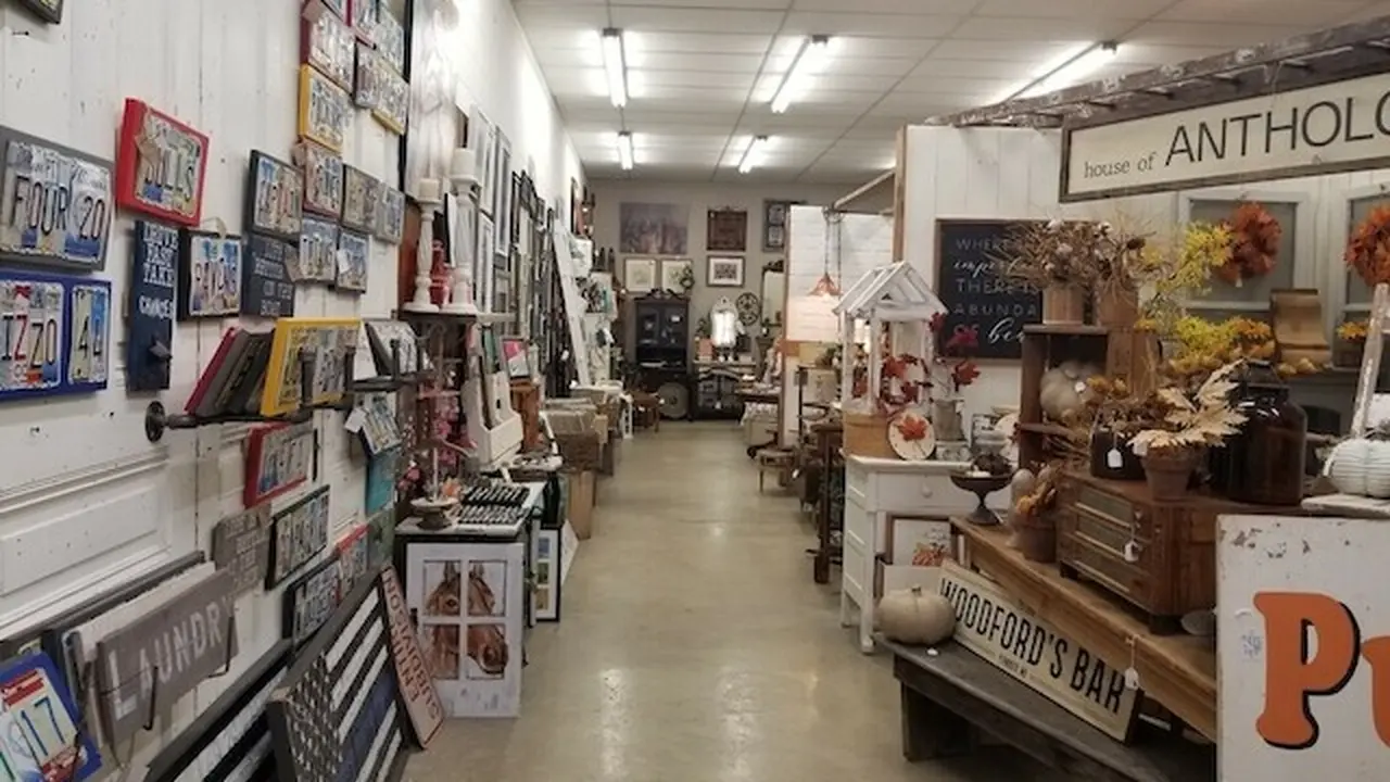 Consignment store in Libertyville, Illinois: Reclaimed Artisans