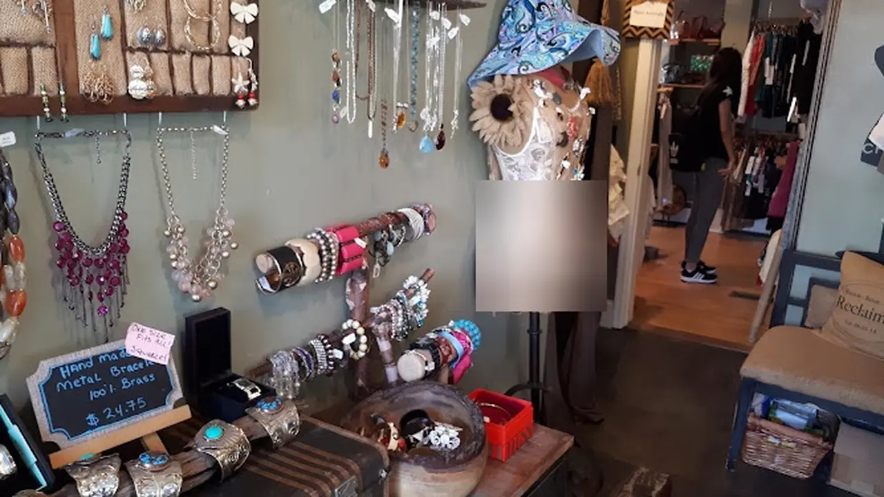 Consignment store in Warwick, New York: Reclaimed Consignment Boutique