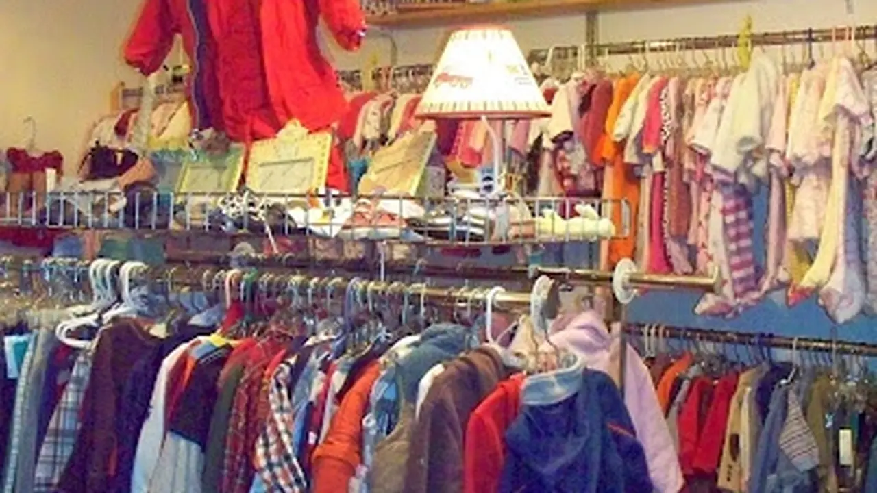 Consignment store in Phoenixville, Pennsylvania: Red Ribbon Consignment Closet